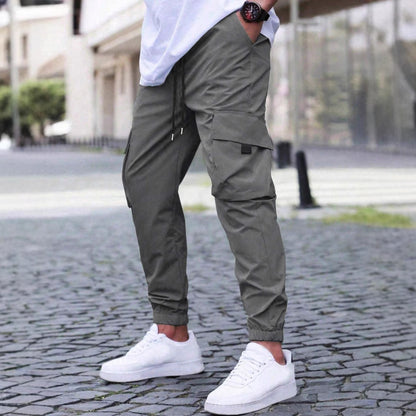 Pantalon cargo pour hommes avec des poches zippées pratiques et une taille élastique Chic und Stil