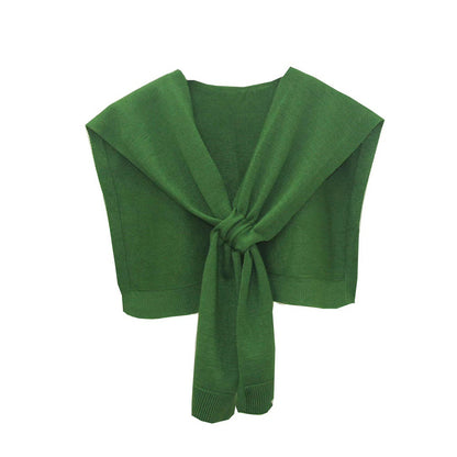 Trendy knitted scarf for women with bow detail Chic und Stil