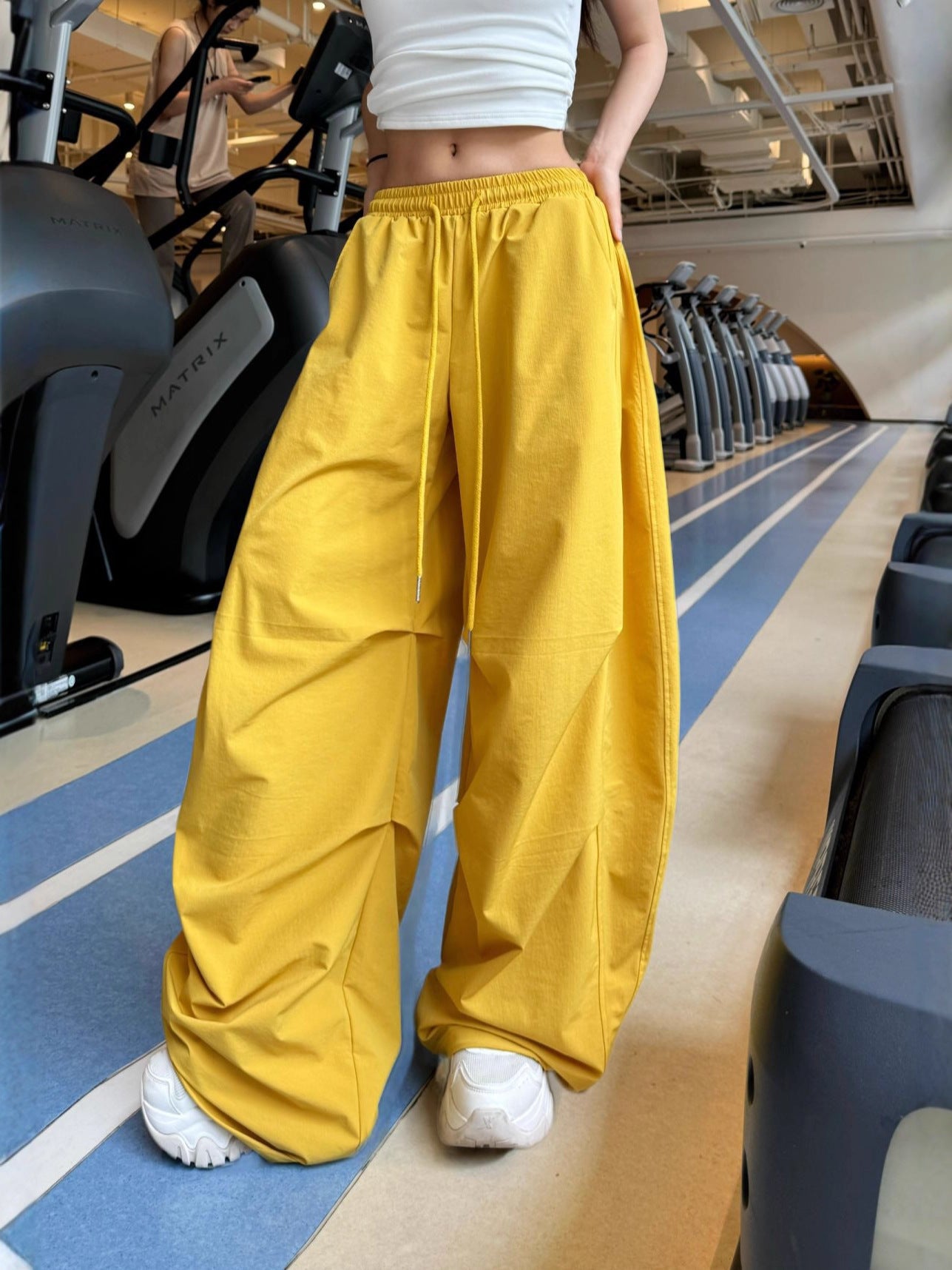 Loose casual pants for women with elastic waist and practical side pockets Chic and Style