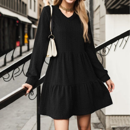 Robe en tricot pour femmes avec décolleté en V et volant Chic und Stil