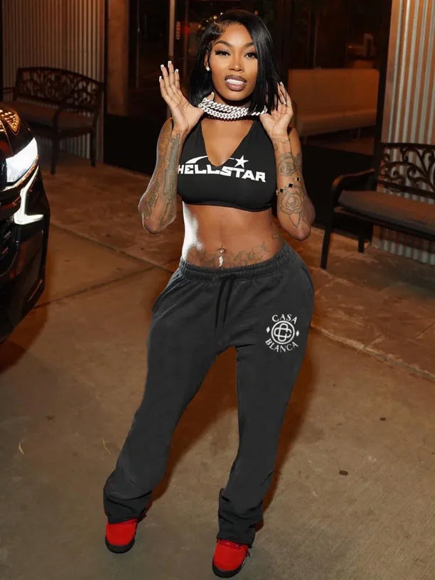 Elegant sports pants for women with decorative logo Chic und Stil