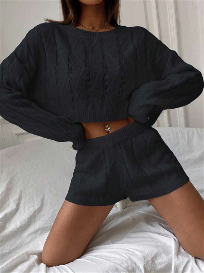 Dames ensemble décontracté en tricot avec pull court et shorts Chic und Stil