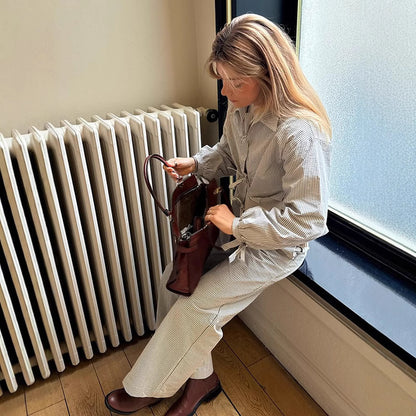 Two-piece women's striped outfit with oversized jacket and wide pants Chic und Stil