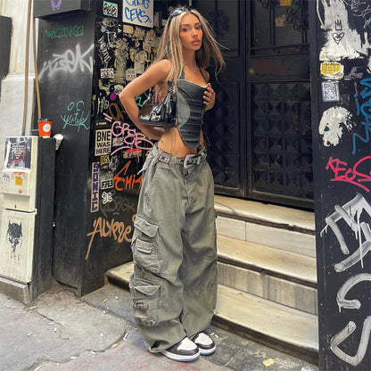 Cargo pants for women with versatile pockets and trendy fit Chic und Stil