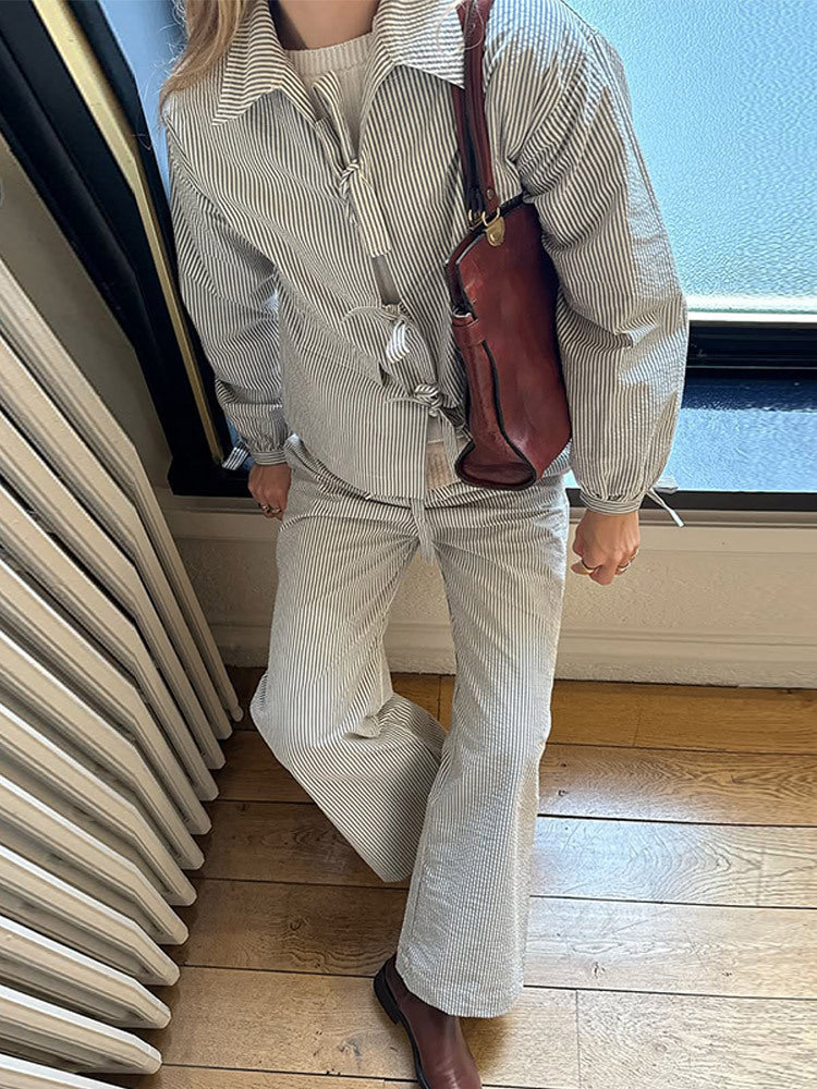 Two-piece women's striped outfit with oversized jacket and wide pants Chic und Stil