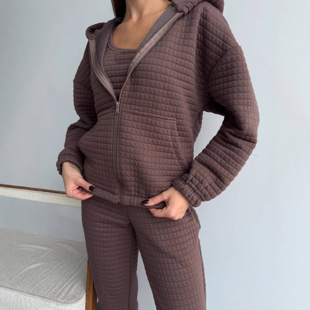 Trendy leisure set for women with padded top and elastic pants Chic and Style