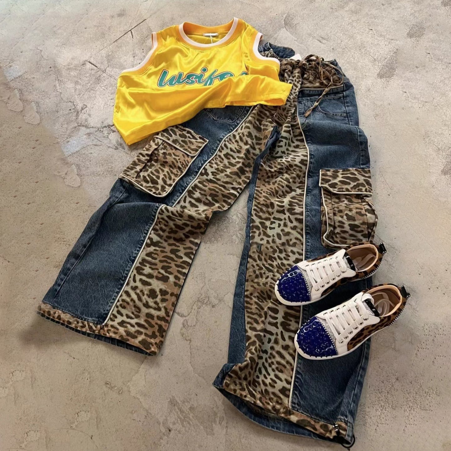 Dames cargo jeans en imprimé animal tendance avec coupe pratique Chic und Stil