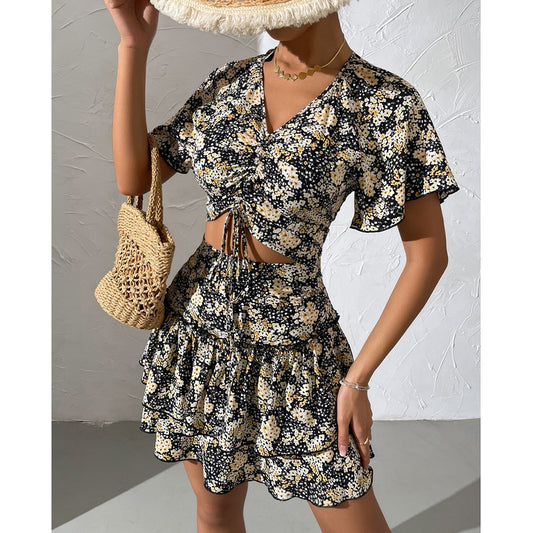 Robe mini florale pour femmes avec fronces et détails en volants Chic und Stil