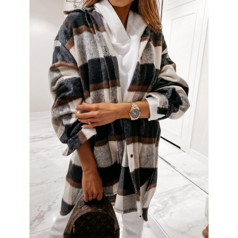 Oversized checked jacket for women with a soft fleece feel and a relaxed fit Chic and Style