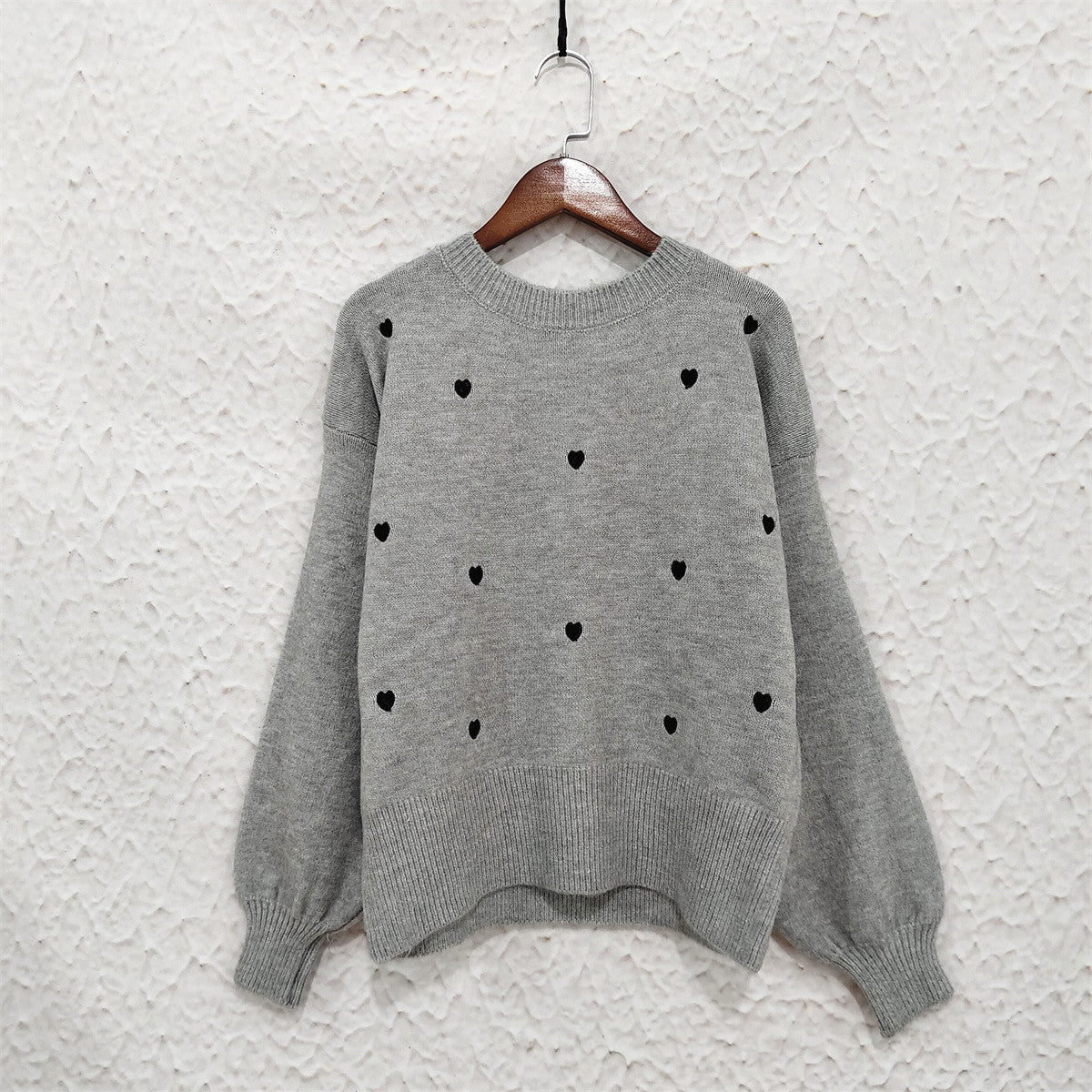 Pull femme avec un design de cœur ludique Chic und Stil
