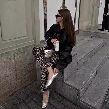 Biker style leather jacket for women with voluminous sleeves and an asymmetrical zipper Chic und Stil