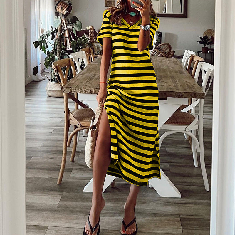 Robe maxi pour femmes avec une fente latérale profonde et un motif à rayures tendance Chic und Stil
