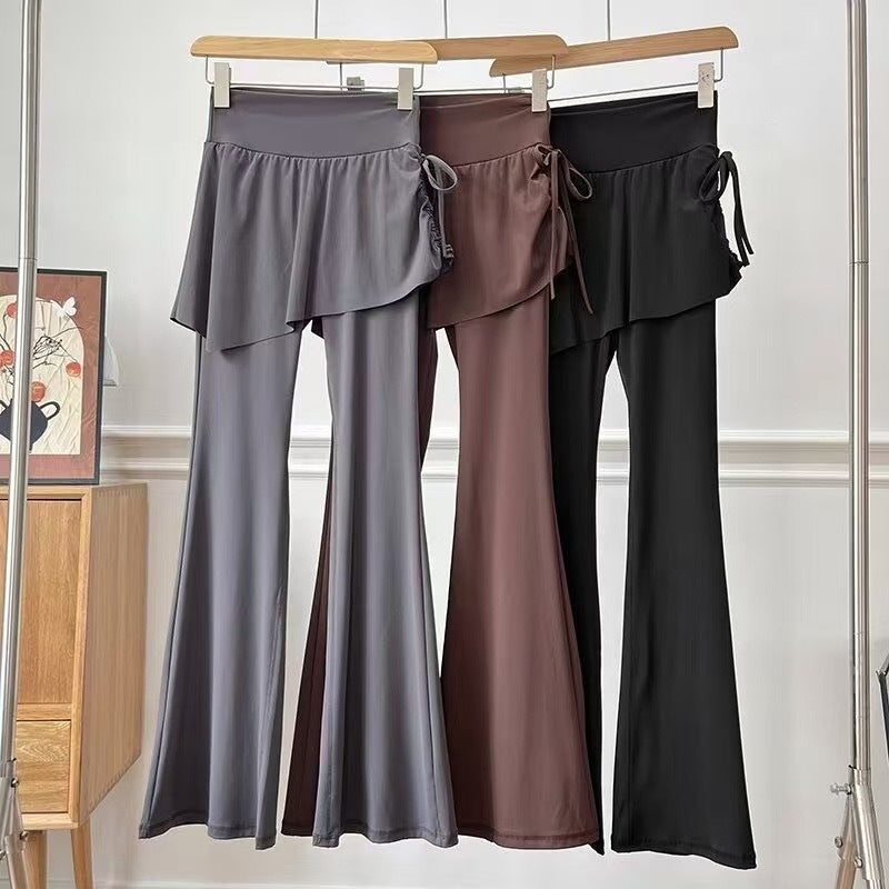 Pantalons évasés pour femmes avec coupe asymétrique et taille haute Chic & Stil