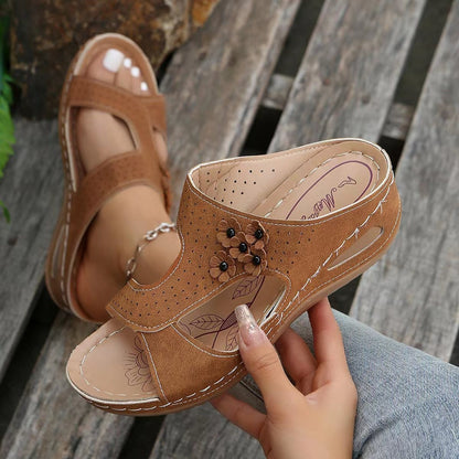 Sandales confortables pour femmes avec décor floral et tige en matériau respirant Chic und Stil