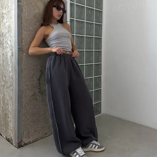 Casual pants for women with a loose fit and elastic waistband Chic and Style