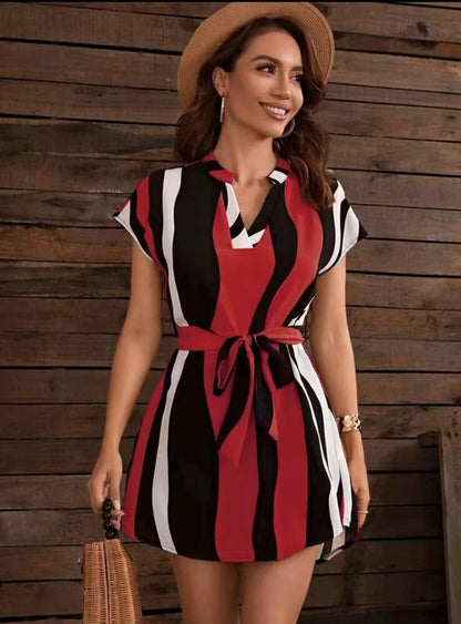 Femme Robe courte à manches courtes élégante avec ceinture à nouer Chic und Stil
