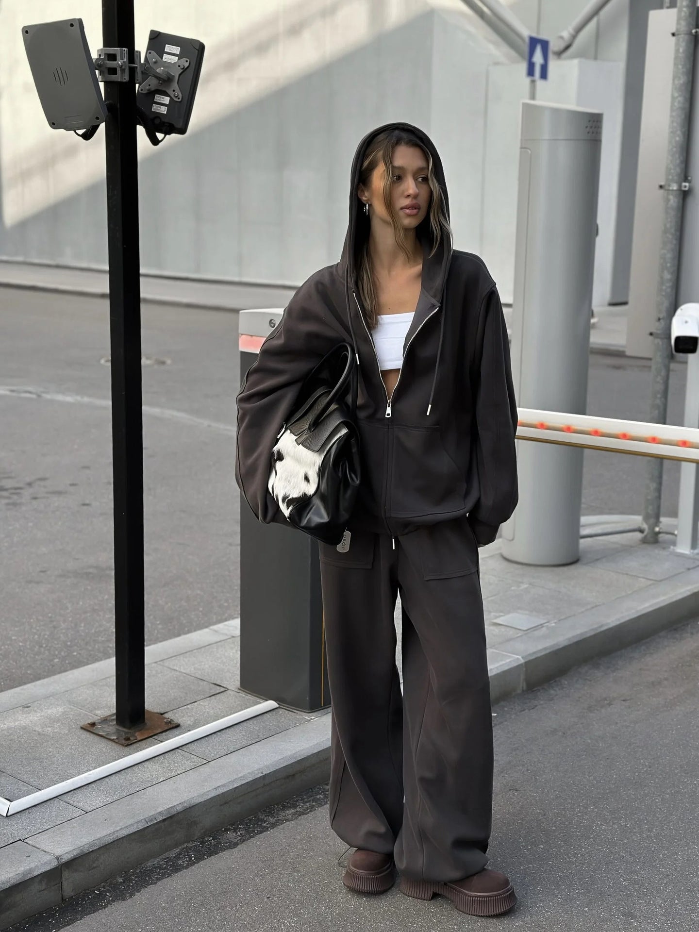 Oversized patterned hoodie set for women and wide jogging pants Chic und Stil