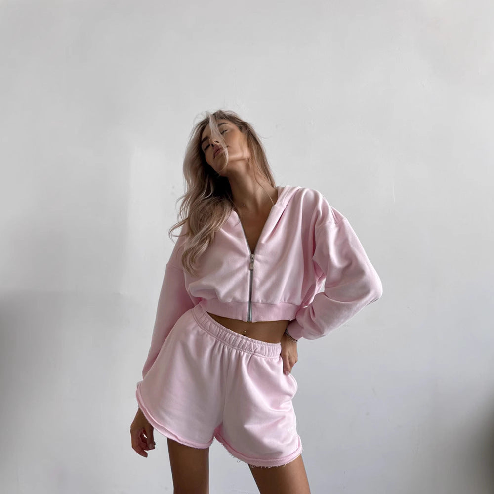 Ensemble de hoodie court et de shorts décontracté pour femmes avec taille élastique Chic und Stil