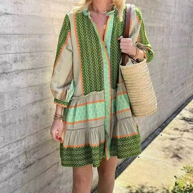 Robe chemise à manches longues pour femmes avec un motif élégant et un ourlet à volants Chic und Stil