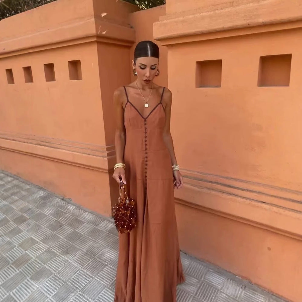 Robe maxi femme avec de fins détails de boutons et un délicat décolleté en V Chic und Stil