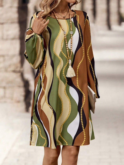 Robe de loisirs pour femmes au style décontracté avec des accents floraux Chic und Stil