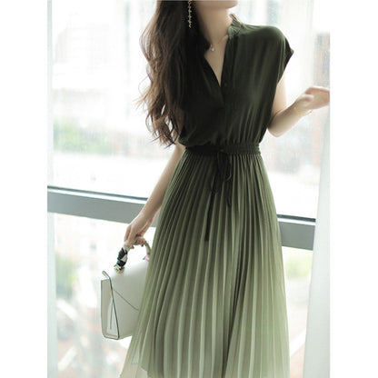 Robe midi plissée pour femmes avec détails de bouton Chic und Stil