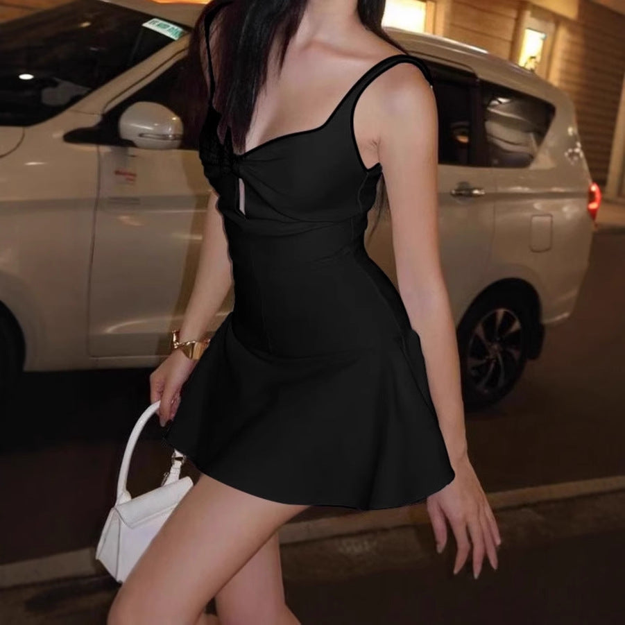 Dames Robe Mini Fantaisiste avec des Détails Découpés Attrayants et Application de Nœud Chic und Stil