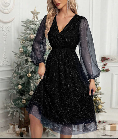 Robe midi glamour pour femmes avec des manches bouffantes transparentes et un motif de sequins scintillants Chic und Stil