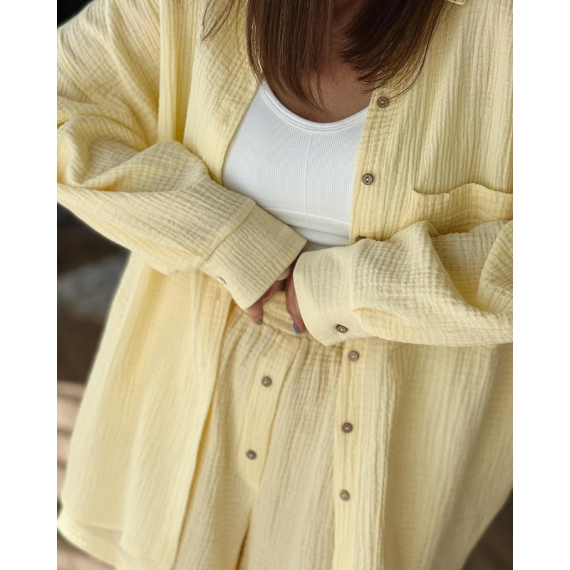 Casual women's outfit with button details and comfortable pockets Chic und Stil