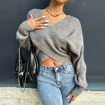 Pull-over d'enveloppé pour femmes en matériau tricoté fin avec une coupe moderne Chic und Stil