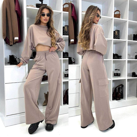 Oversized loungewear set for women with cropped sweatshirt and loose pants Chic und Stil