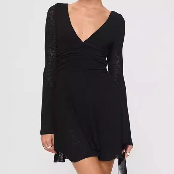 Robe mini coupée de manière ludique pour femmes avec décolleté en V et manches longues Chic und Stil