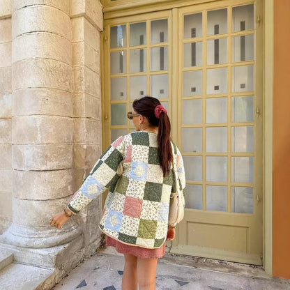Quilted patchwork jacket for women with practical pockets Chic and Style