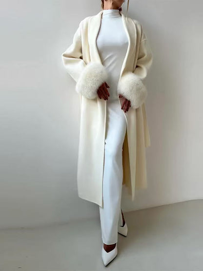 Dames élégant, manteau chaud avec des couleurs de fourrure luxueuses Chic und Stil