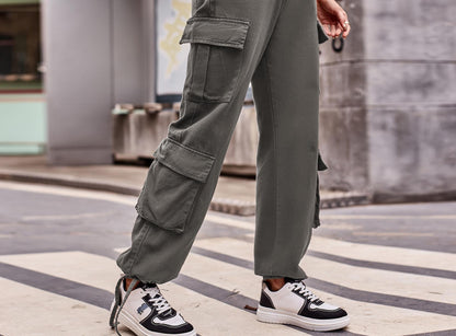 Cargo pants for women with an innovative cut and practical pockets Chic und Stil