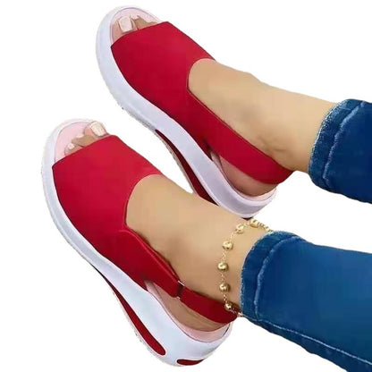 Sandales décontractées pour femmes avec des sangles élastiques et un coussin de pied anatomique Chic und Stil