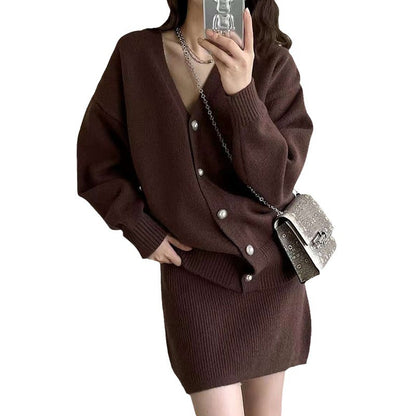 Robe en tricot pour femmes avec un motif à fines côtes et une coupe asymétrique Chic und Stil