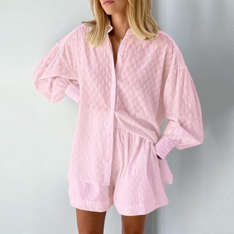 Chemise décontractée oversize pour femmes avec structure et shorts courts Chic und Stil
