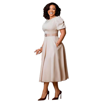 Robe midi pour femmes avec des manches bouffantes et une ceinture ajustée Chic und Stil