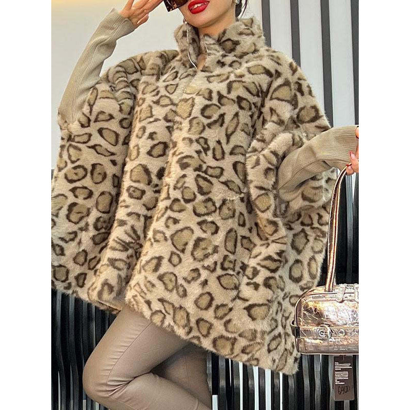 Dames Élégante Veste en Peluche avec Motif Léopard et Col Montant Chic und Stil