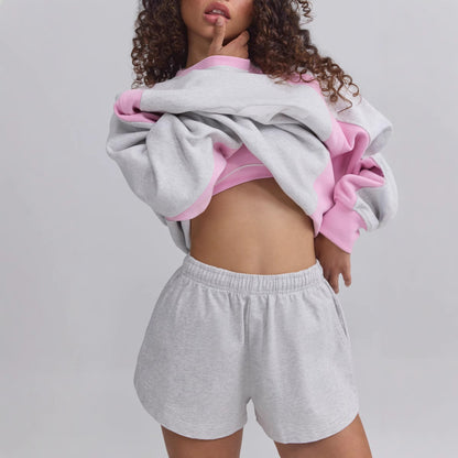 Ensemble de sweat-shirt sportif et de shorts pour femmes Chic und Stil