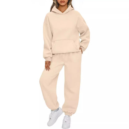 Ladies comfortable tracksuit with practical pockets Chic and Style