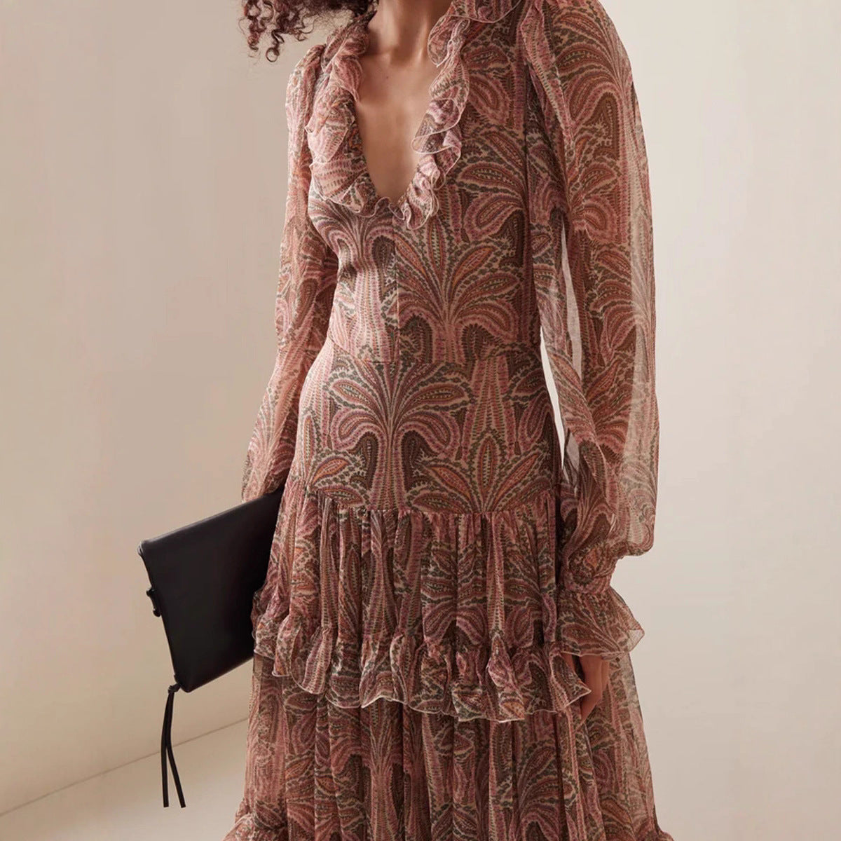 Robe maxi femme avec tissu orné de volants et décolleté en V élégant Chic und Stil