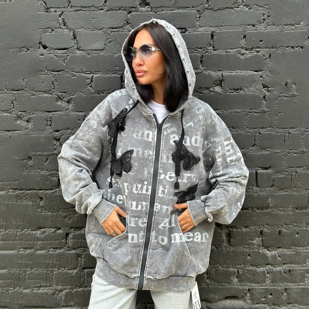 Dame Hoodie surdimensionné avec écriture et broderies Chic und Stil