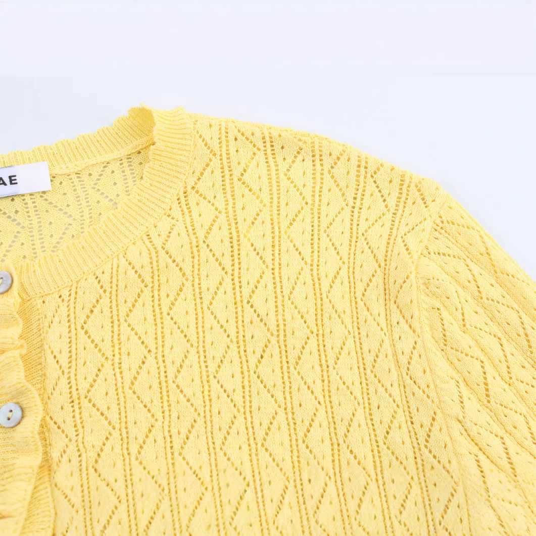 Dames fine cardigan avec motif en côtes et volants Chic und Stil