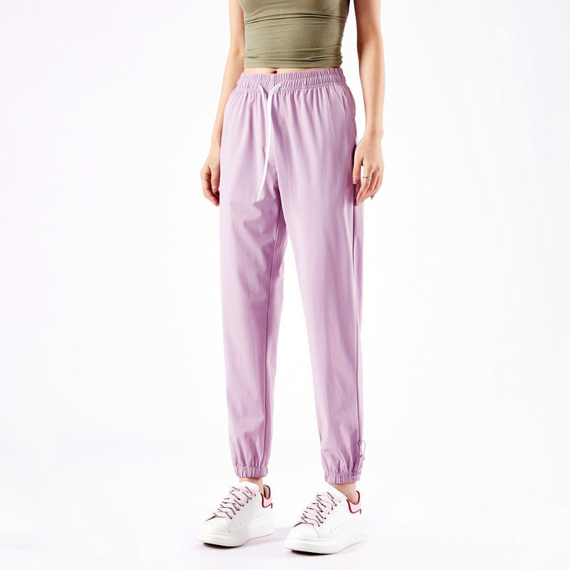 Light sport pants for women with elastic waist and practical pockets Chic und Stil