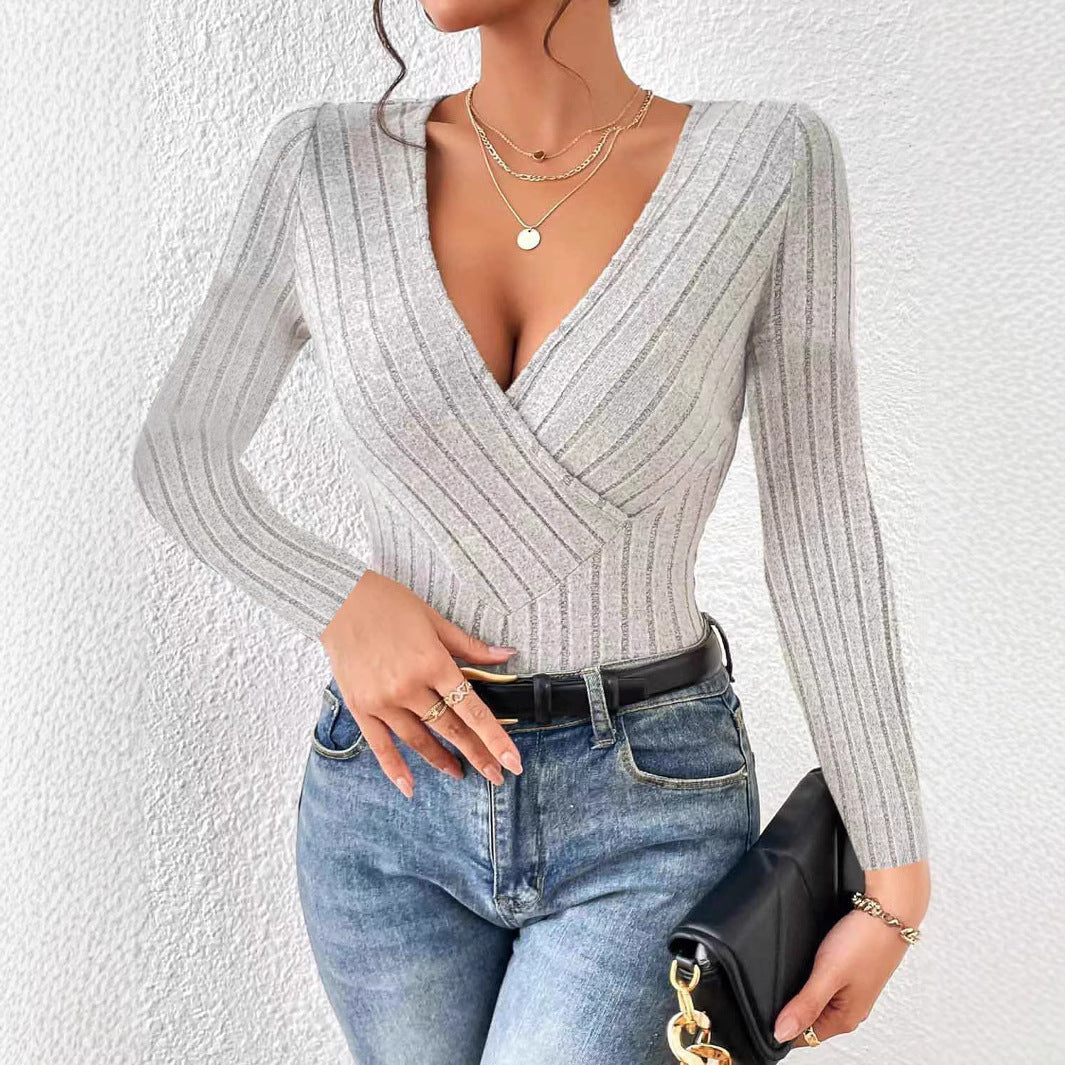 Knit top for women with V-neck and elegant ribbed details Chic und Stil