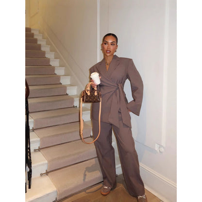 Chic and Style fitted blazer and pants set for women