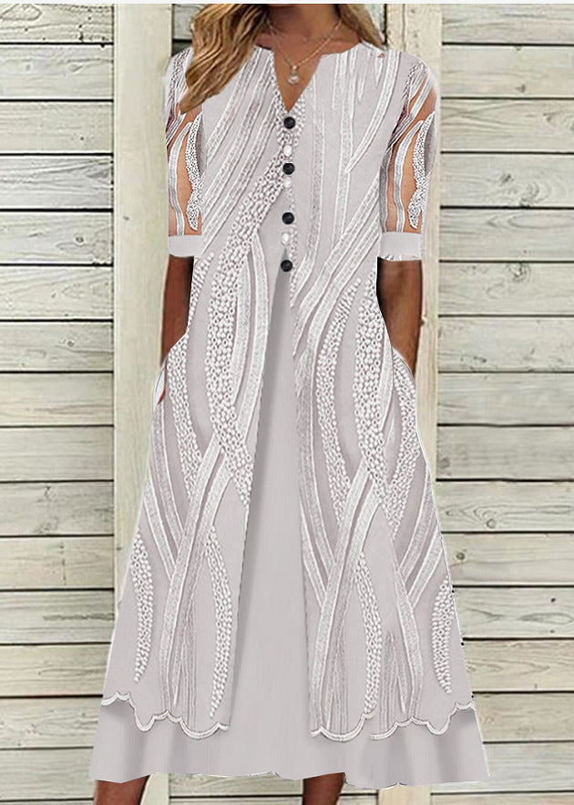 Robe à manches longues pour femmes avec des détails artistiques et fermeture à boutons Chic und Stil