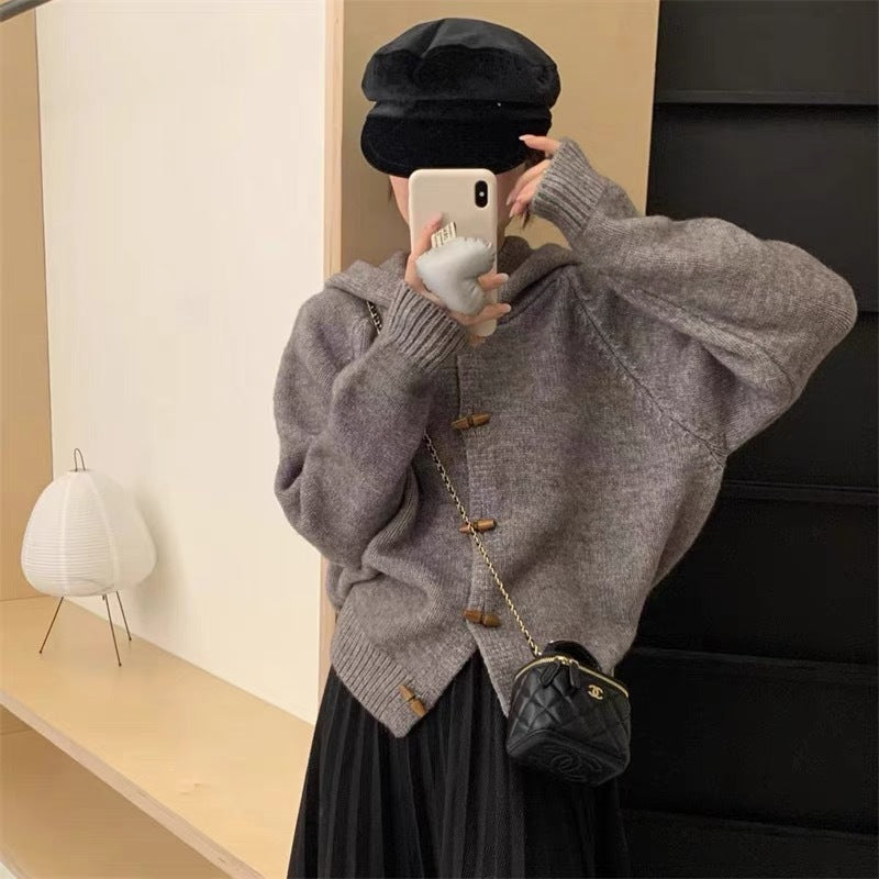 Dames pull à capuche décontracté avec boutons décoratifs Chic und Stil